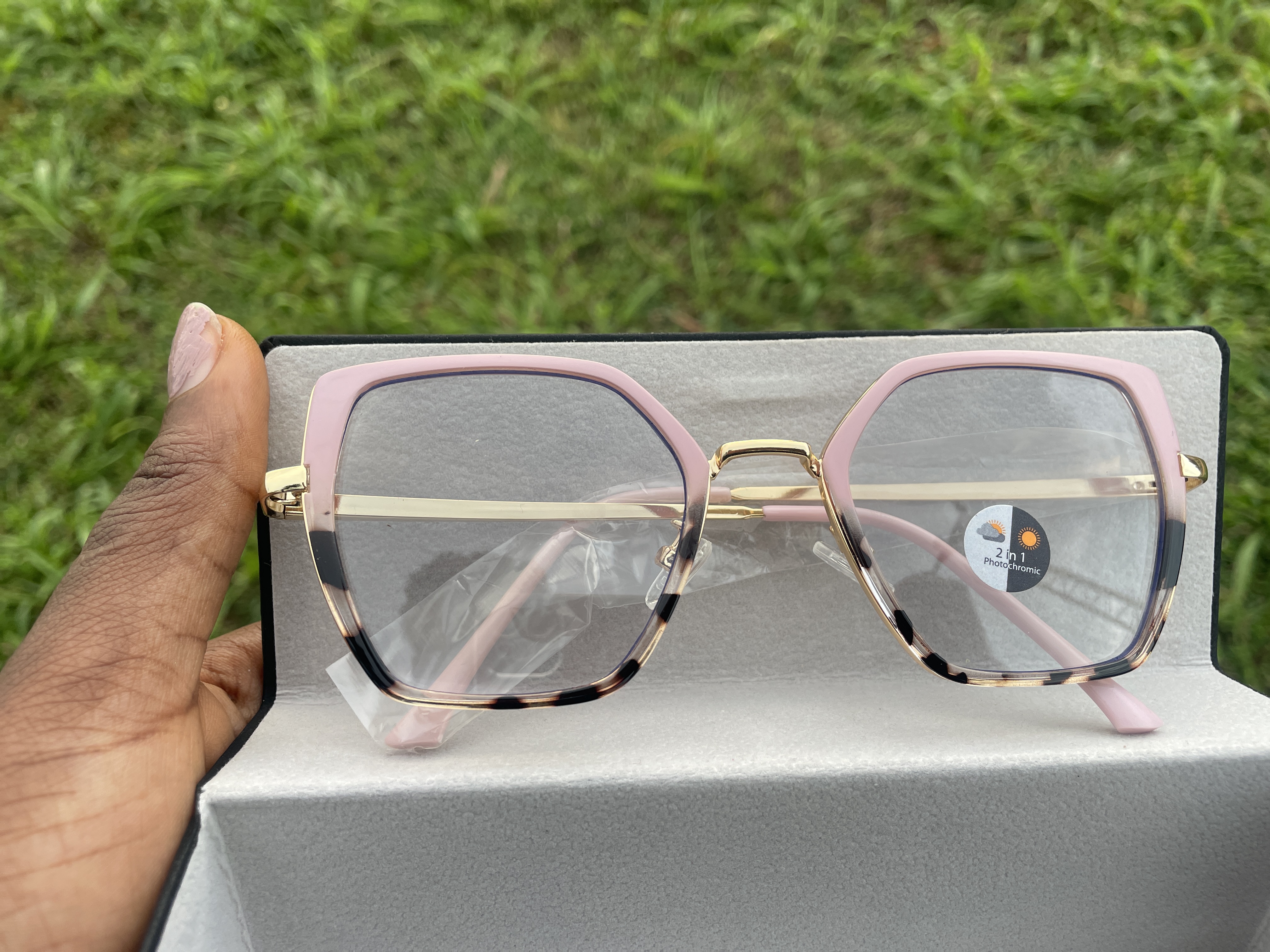 Photochromic glasses 2