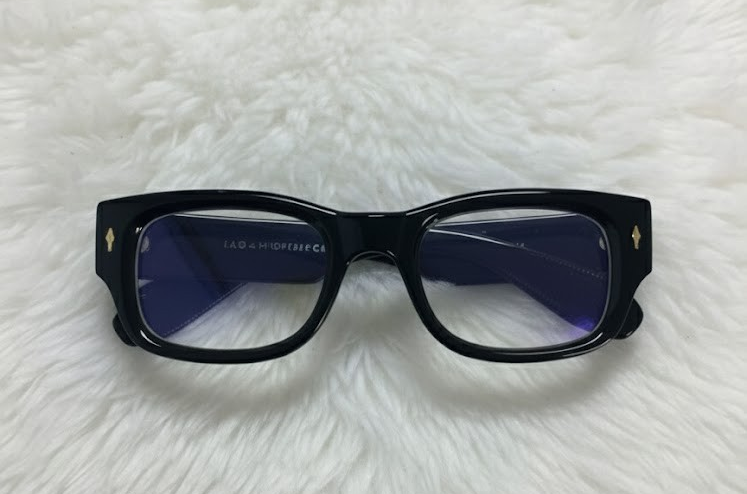 Bold Appearance Eyewear