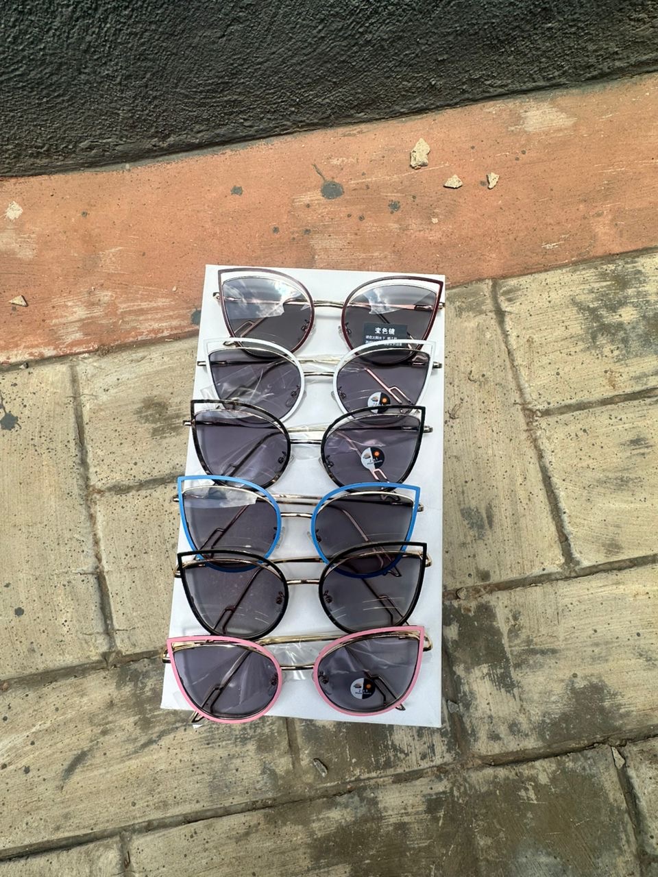 Photochromic cat eye glasses